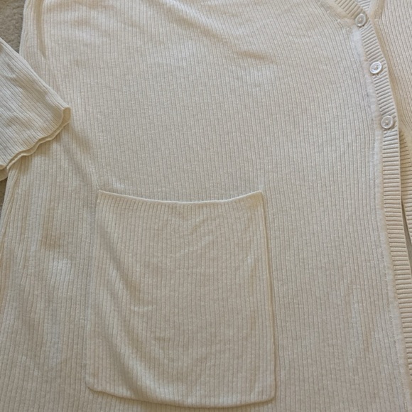 J Jill long duster size XL in off white color, two pockets, three buttons - Picture 8 of 8